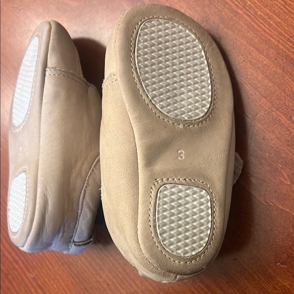 GAP Kids Cream Leather Shoes Infant 3 Unisex Boys Girls - Picture 3 of 7